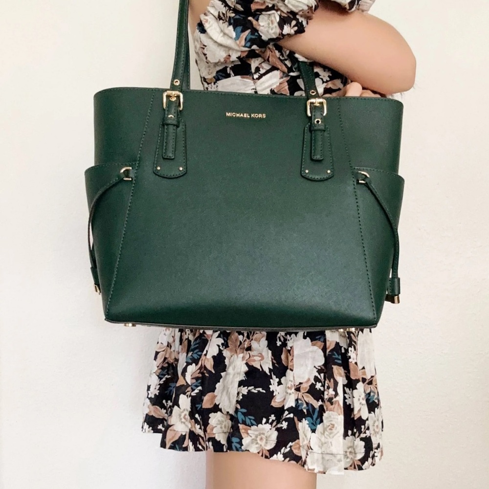 Michael Kors Women's Voyager Small Saffiano Leather Tote Bag
Racing Green
NWT - Picture 4 of 5